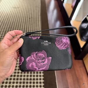 Coach Corner Zip Wristlet With Floral Print CCJ70